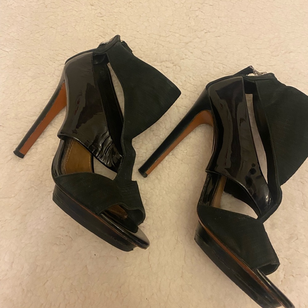 Black patent leather/elastic open toe high heels. Size 6 - Picture 3 of 10